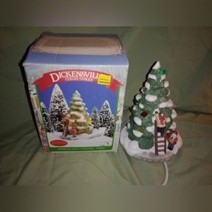 Christmas Village Dickensville Collectables Porcelain Lighted Tree